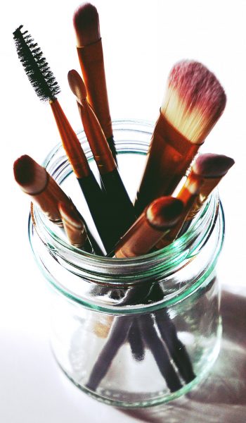 brown-makeup-brushes-in-clear-glass-mason-jar-1472098